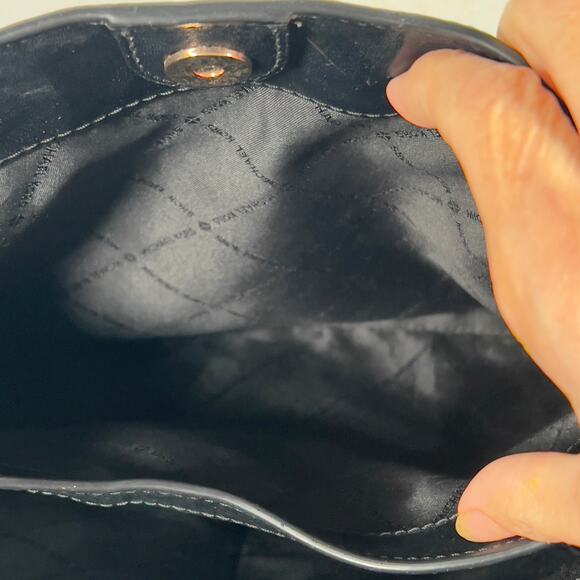 MICHAEL KORS TRISHA Large Black Leather Triple Compartment Gold Logo Tote Bag - Picture 15 of 16